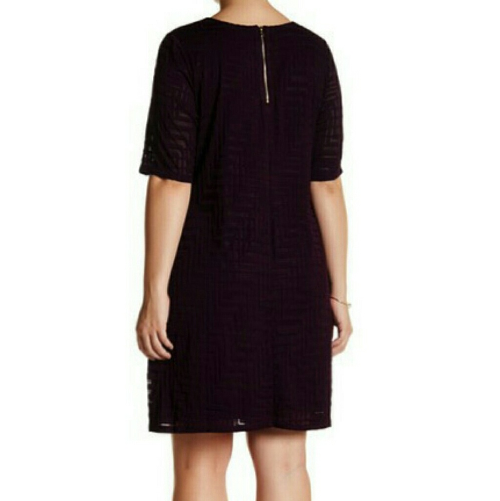 London Times, Short Sleeve Geo Burnout Shift Dress - Picture 2 of 2